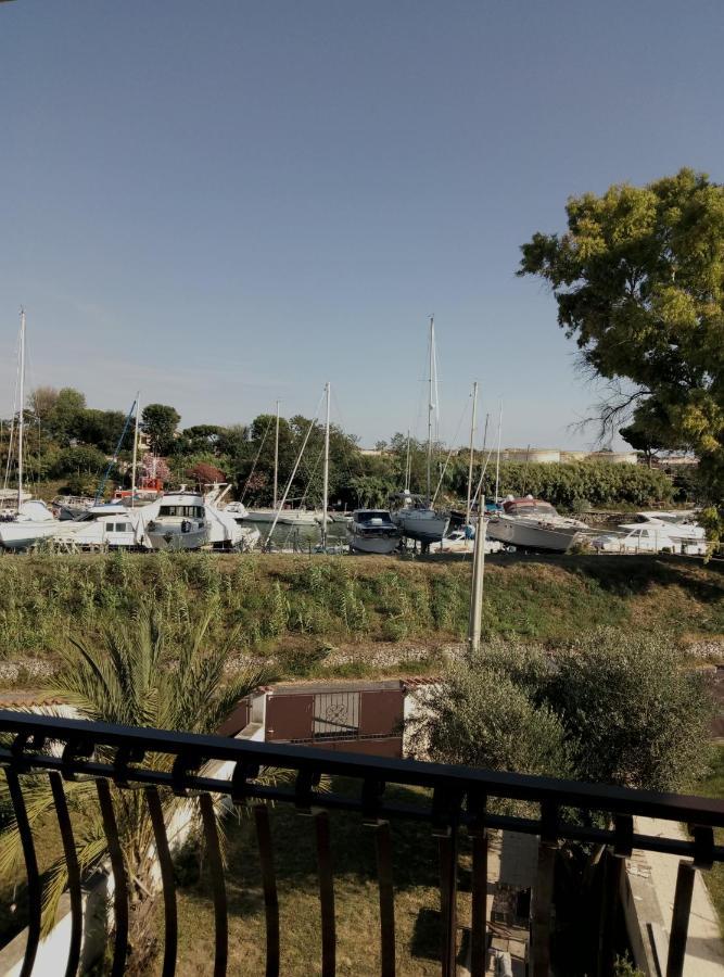 A La Vue: Shared Bath with AC near Fiera di Roma Hotel Fiumicino Exterior photo