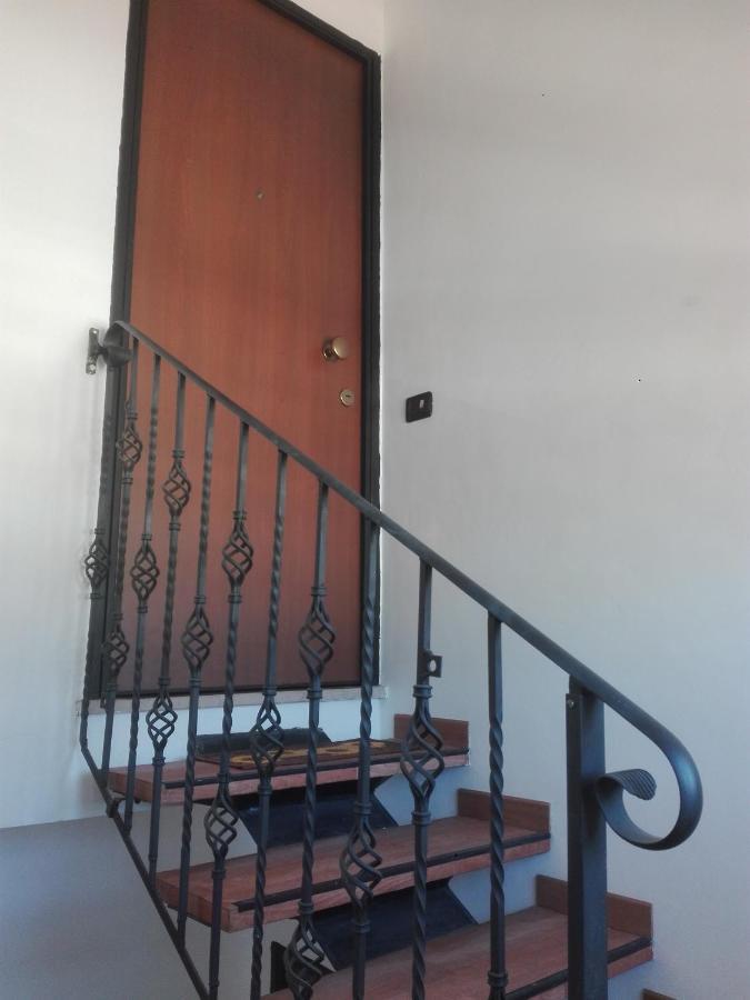 A La Vue: Shared Bath with AC near Fiera di Roma Hotel Fiumicino Exterior photo