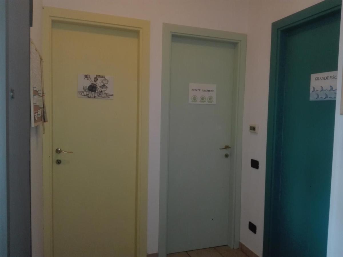 A La Vue: Shared Bath with AC near Fiera di Roma Hotel Fiumicino Exterior photo