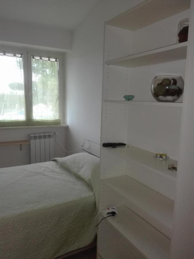 A La Vue: Shared Bath with AC near Fiera di Roma Hotel Fiumicino Exterior photo
