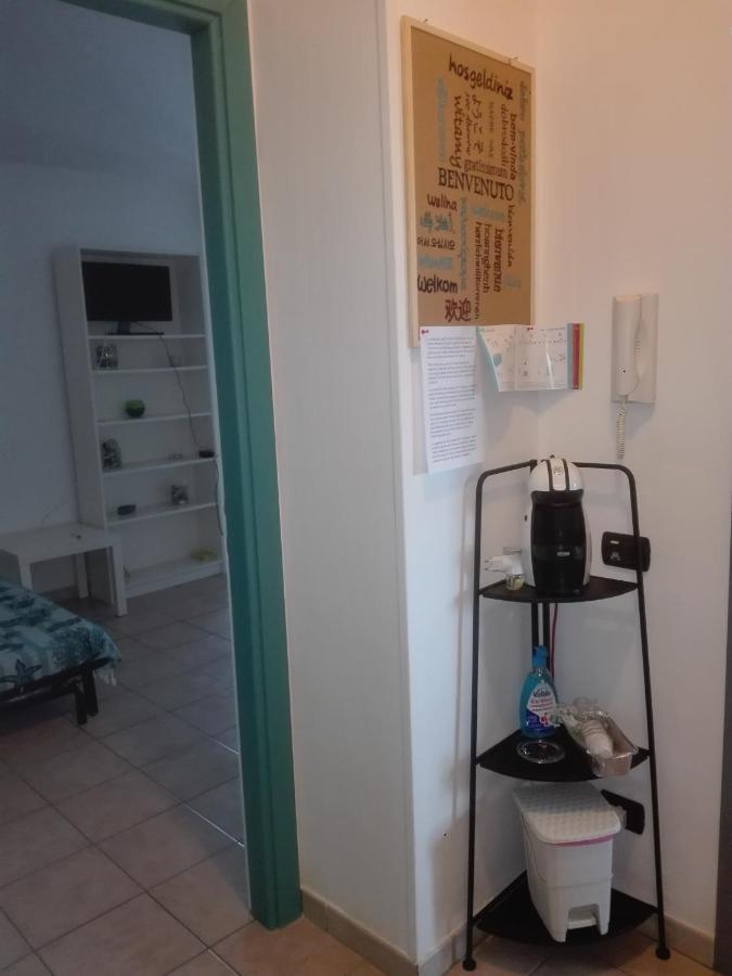 A La Vue: Shared Bath with AC near Fiera di Roma Hotel Fiumicino Exterior photo